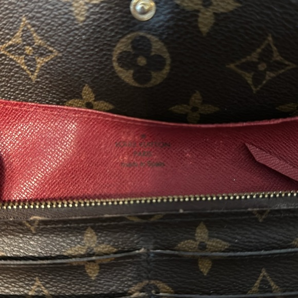 Authentic Louis Vuitton Monogram Emilee Wallet - Picture 5 of 10